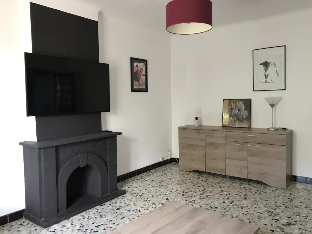 Appartement Tout Confort Avec Parking Ferme Arles Exterior photo