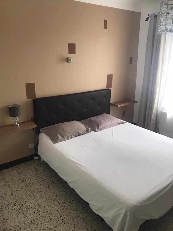 Appartement Tout Confort Avec Parking Ferme Arles Exterior photo