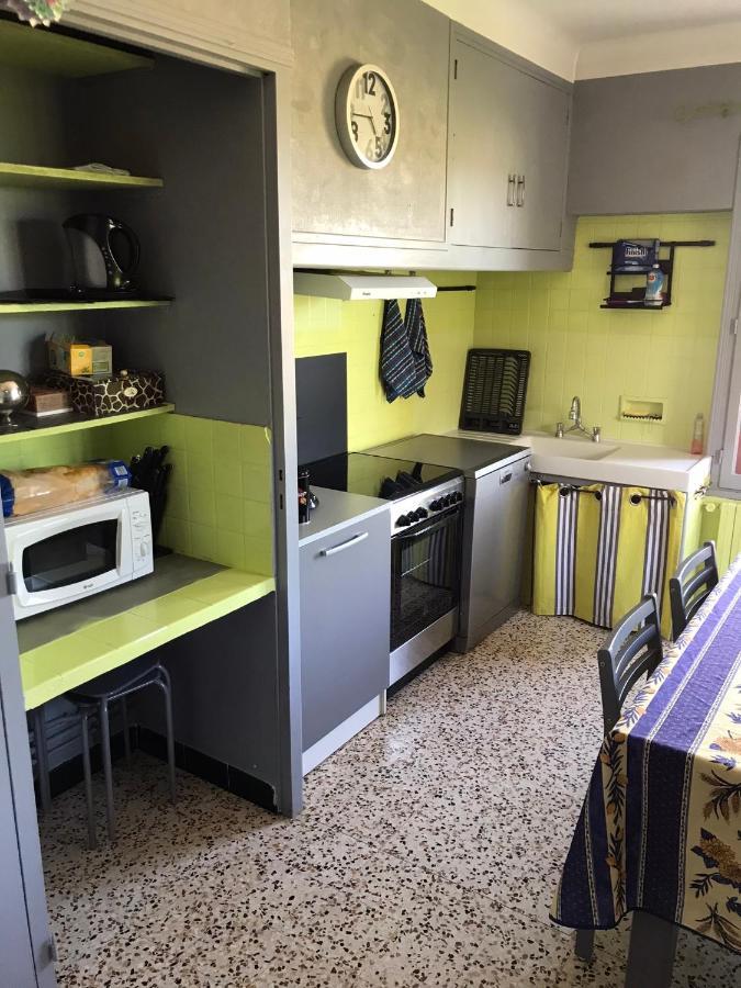 Appartement Tout Confort Avec Parking Ferme Arles Exterior photo