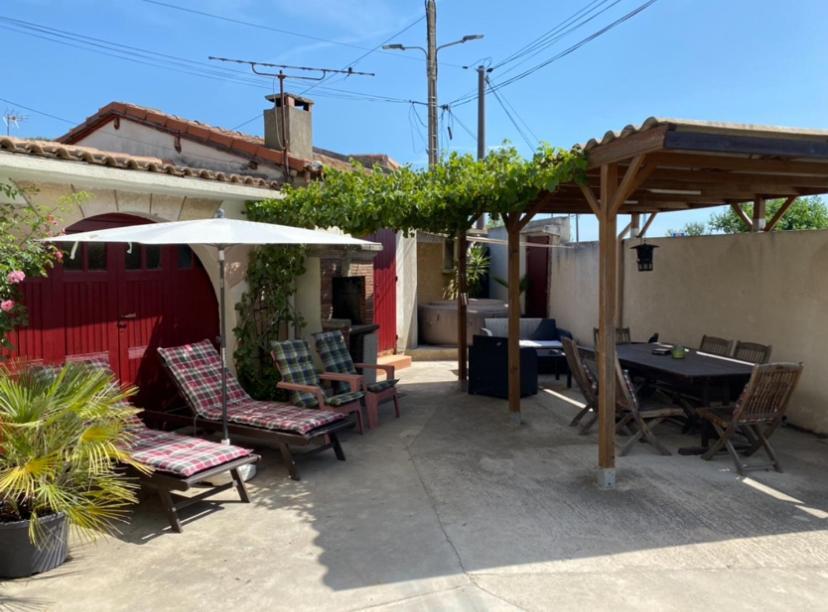 Appartement Tout Confort Avec Parking Ferme Arles Exterior photo